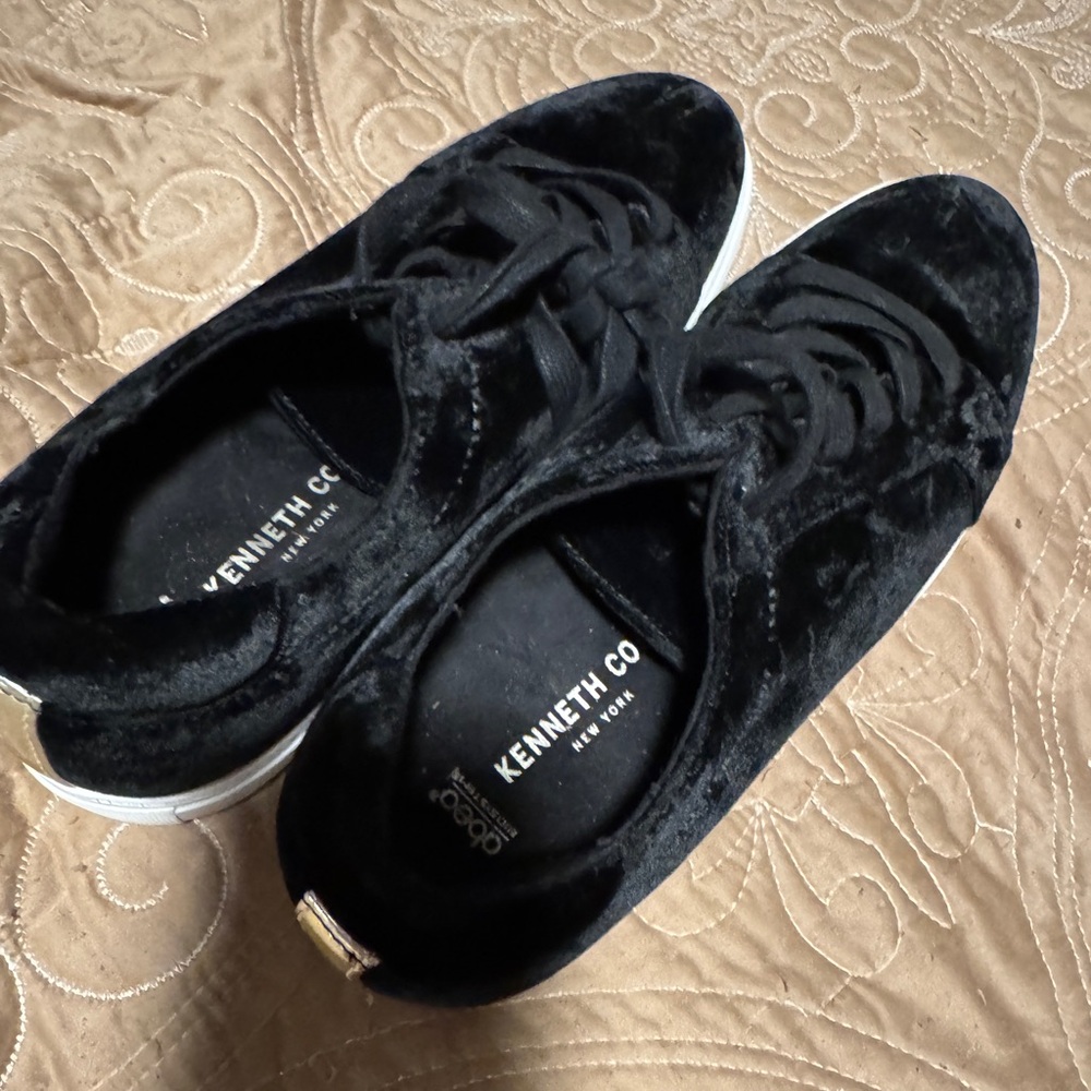 Kenneth Cole Women's Black Velvet Sneaker MARLOW Size 10N